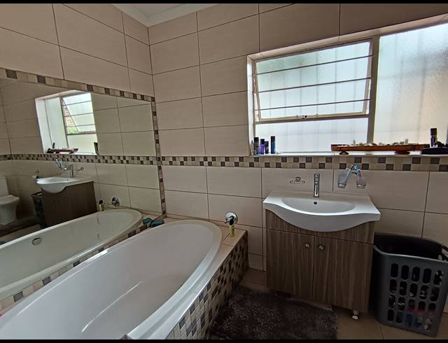 3 BEDROOM HOUSE FOR SALE IN BRACKENHURST